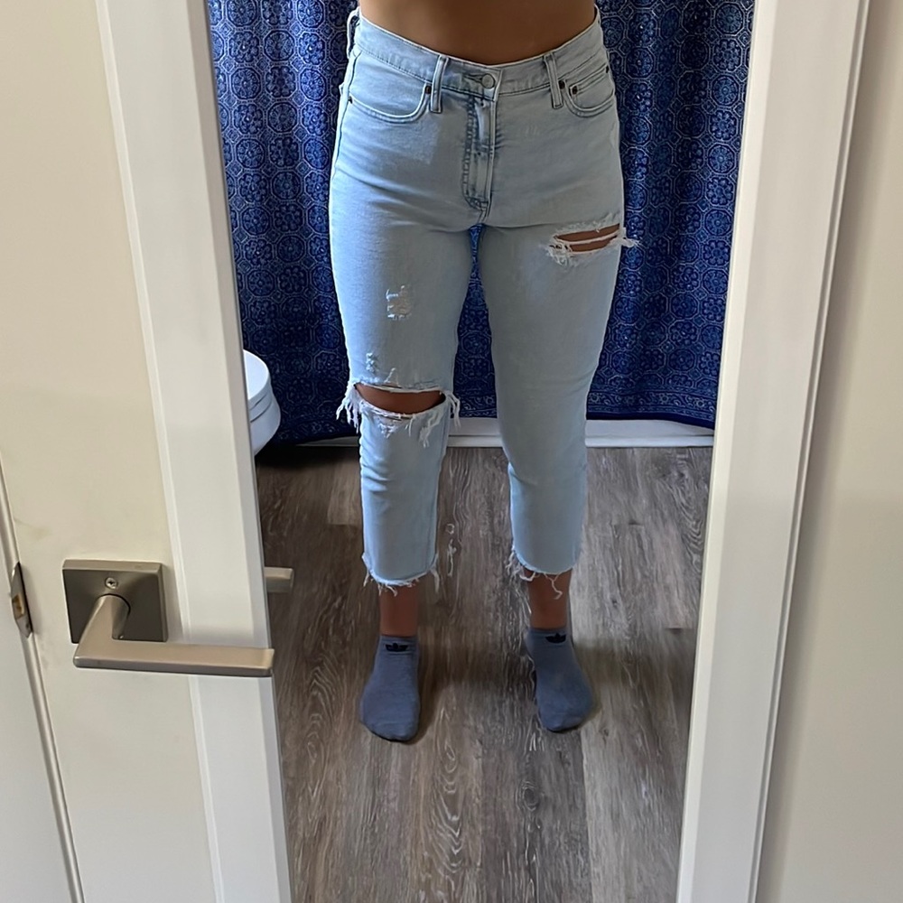 NWOT Light Wash distressed Gap jeans